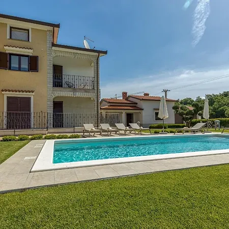 Silvia Ii With Private Pool Appartement *
