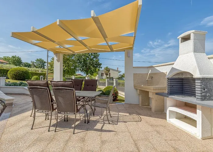 Silvia Ii With Private Pool Vizinada