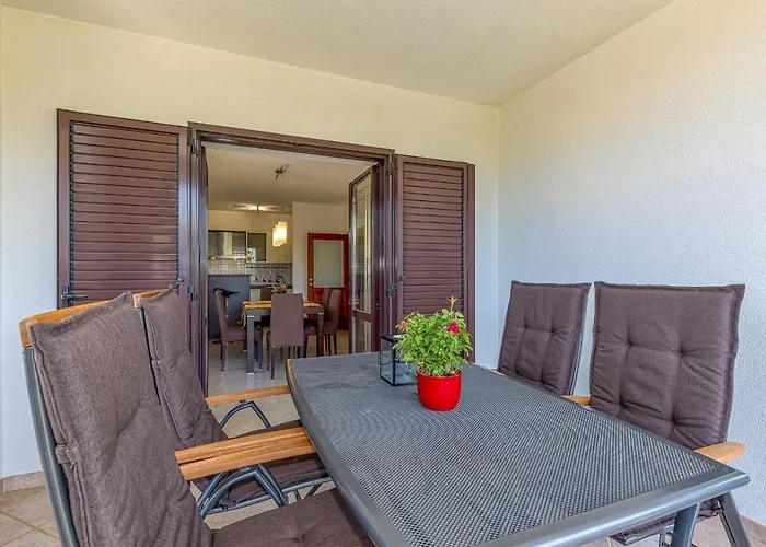 Silvia Ii With Private Pool Apartman *