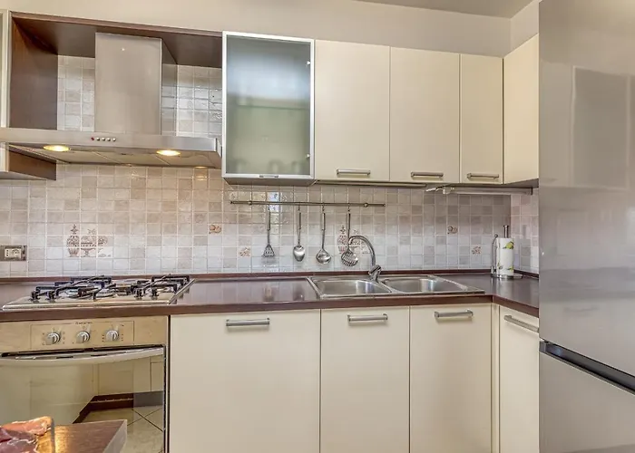 Silvia Ii With Private Pool Apartman Vizinada