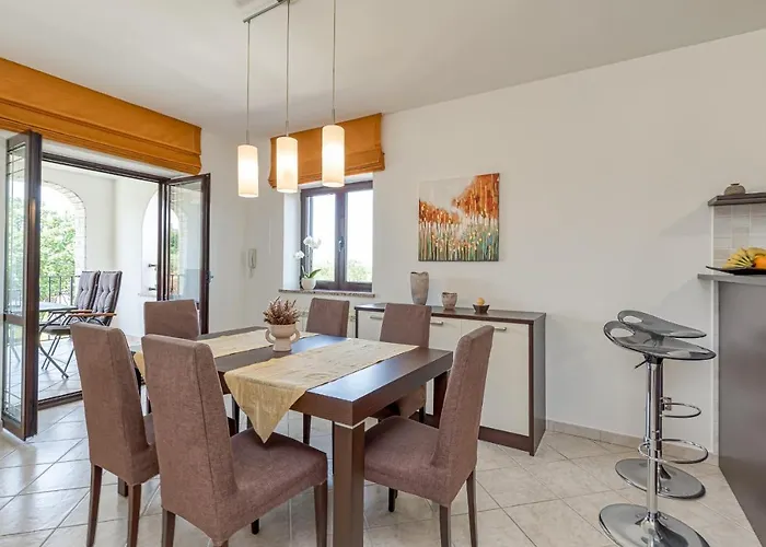 Silvia Ii With Private Pool Vizinada