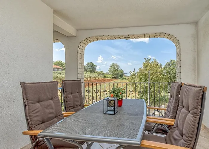 Silvia Ii With Private Pool Apartman Vizinada