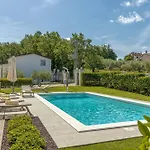 Silvia Ii With Private Pool Apartamento