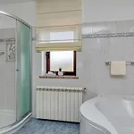 Silvia Ii With Private Pool Vižinada