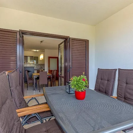 Silvia Ii With Private Pool Apartment *