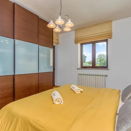 Silvia Ii With Private Pool Appartement