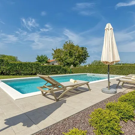 Silvia Ii With Private Pool Appartement *