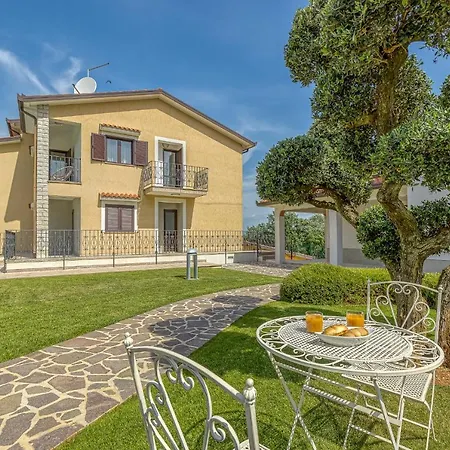 Silvia Ii With Private Pool Vižinada